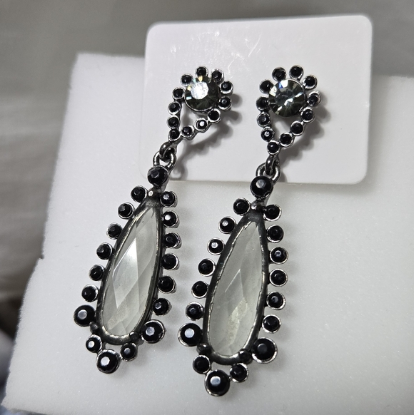 Avon Vintage Earrings Black Glass Stones Teardrop Earrings - Picture 15 of 16